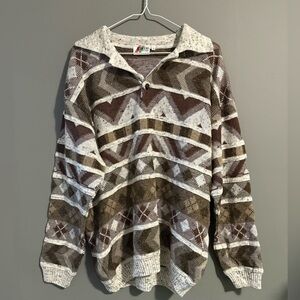Giulio designs size M Geometric Pattern Sweater
Long sleeve brown and white